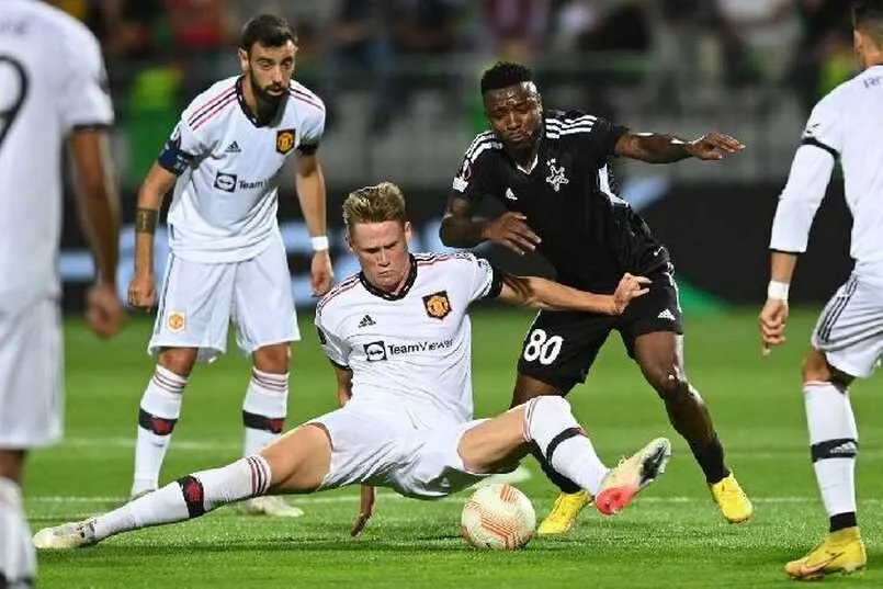 Sẽ chỉ cần sử dụng 2 tiền vệ trong 4-2-4